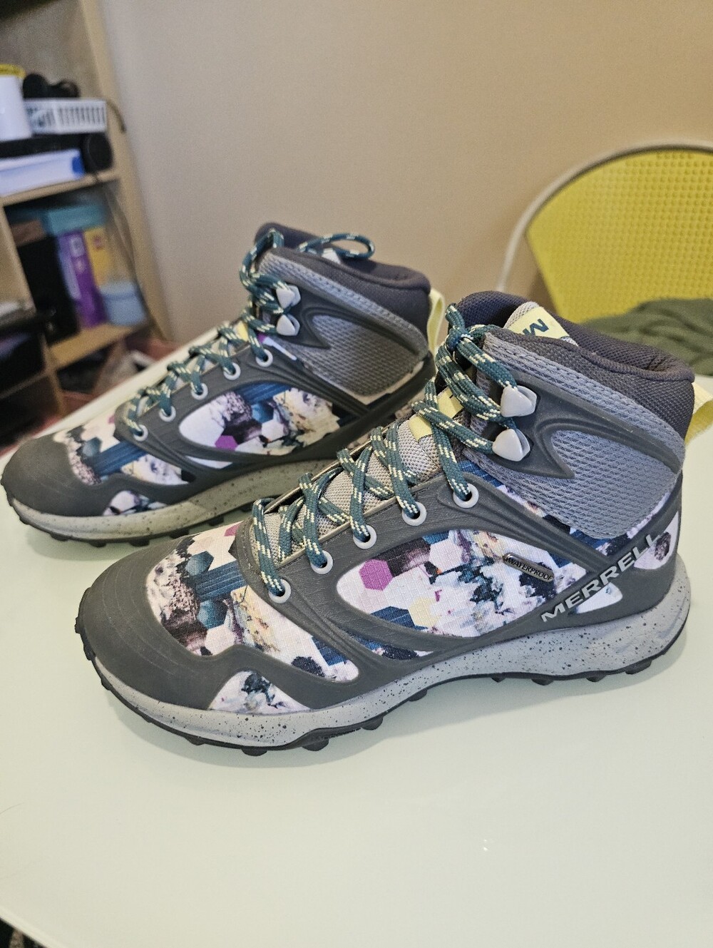 NWOT Merrell Women's Altalight Mid Waterproof hiking boots, Womens 6.5